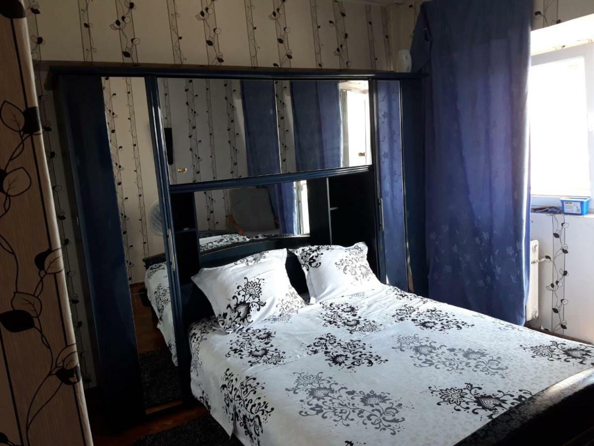 Hellen'S Ultracentral Apartament Buzău Exteriör bild
